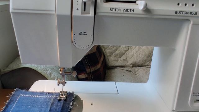 Singer Sewing Machine 9323