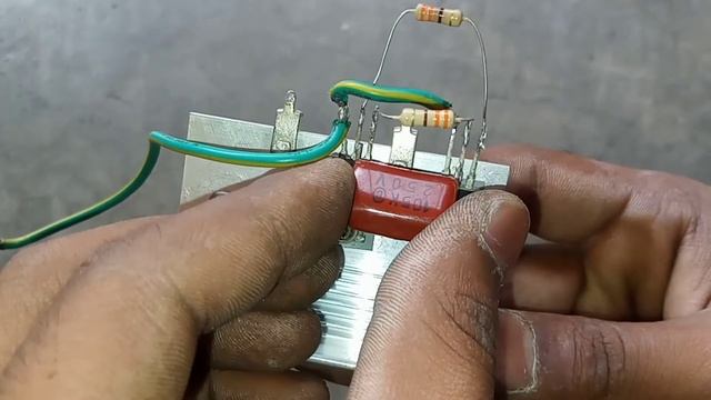 How To Make Simple Inverter 12V to 220V Using Computer SMPS смотреть онлайн