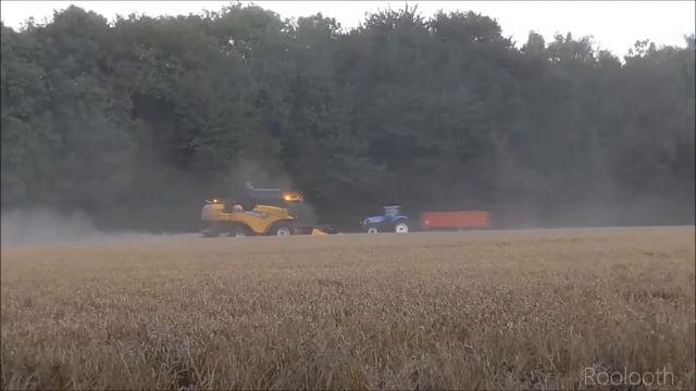 Combine Harvester - New Holland CX 7080 смотреть онлайн