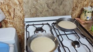 На завтрак блины с кремом из манки,топим баню .Снег сходит с крыш.