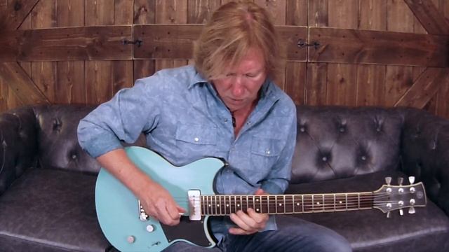 Line 6 Helix - Yamaha Revstar 502 - C Blues Scale Jam смотреть онлайн