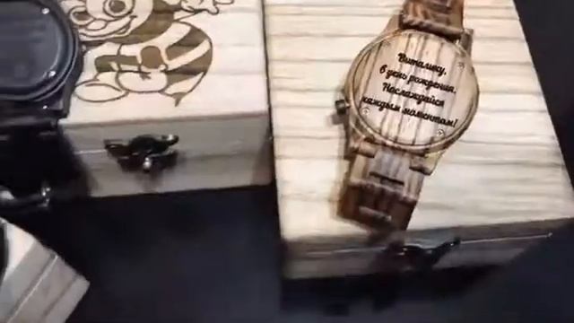 Деревянные часы с гравировкой смотреть онлайн