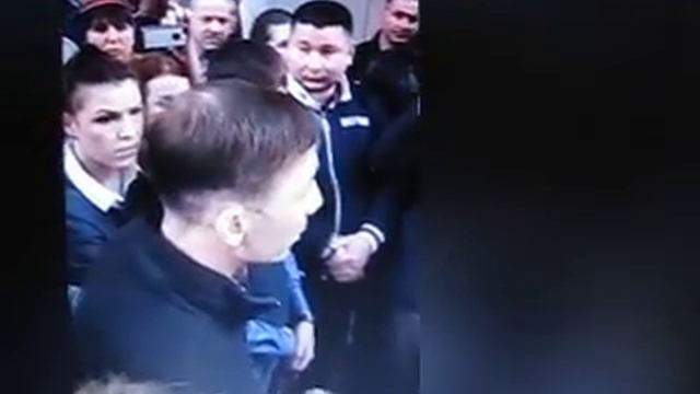 Тараканы на прилавке МУП Ц.Рынок Иркутск смотреть онлайн