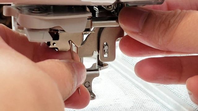 How To Replace A BROKEN Needle on a BROTHER Sewing / Embroidery Machine - DIYNINJA смотреть онлайн