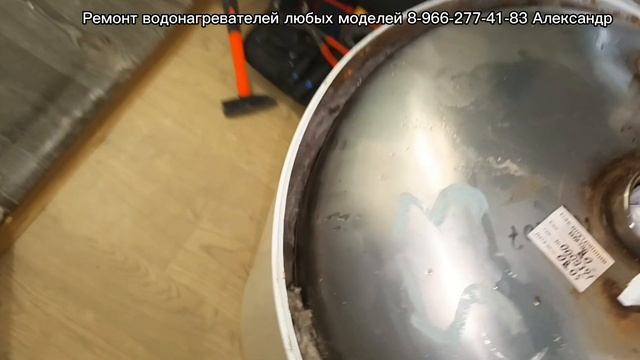 Замена тэна и термостата в водонагревателе Реал ВМ 390. Промывка бака. Замена смесителя в ванной. смотреть онлайн