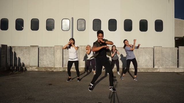 DAYRON EL BOOM DE LA HAVANA "ANOCHE SOÑE" ZUMBA смотреть онлайн