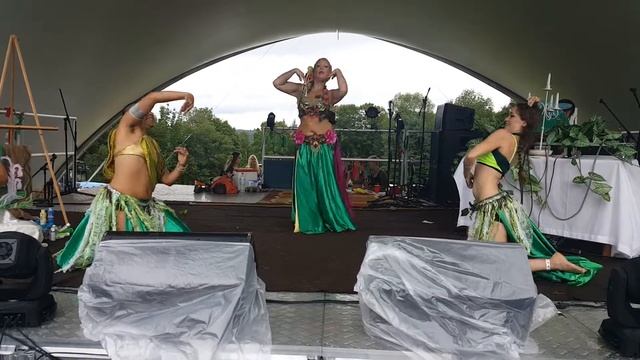Graciela, Heather, and Nabintu of the Barefoot Truth Dancers at GreenLove Festival 2018 смотреть онлайн