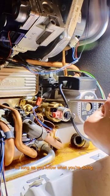 Uncle Changing Vaillant Diverter Valve смотреть онлайн