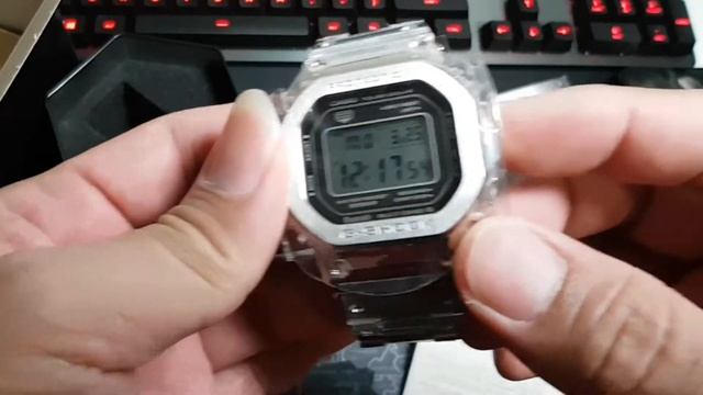 Casio G-Shock GMW-B5000-1DR смотреть онлайн