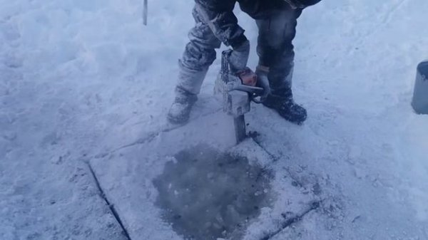 выпиливаем прорубь