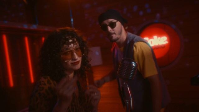 Melike Şahin&Hey! Douglas - Sarıl Bana Şarkı Sözleri #keşfet