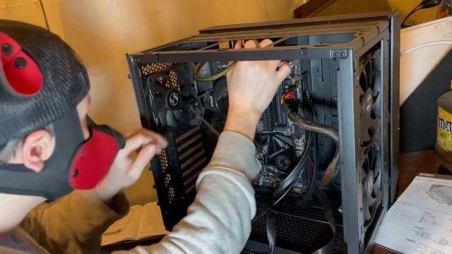 Pup upgrades his computer case to a Lian Li O11 Air Mini! смотреть онлайн