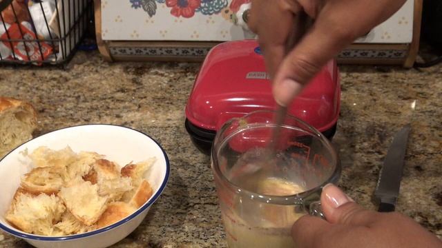 DASH Egg Bite Maker Review! Basic Egg Bite w/ Sautéed Veggies & Mini Bread Pudding Tutorial! So Cut смотреть онлайн