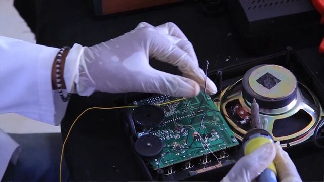 Electronics Level 3 - RADIO RECEIVER REPAIR Part 3 смотреть онлайн