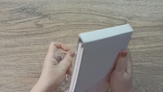 МАЛЕНЬКИЙ ПОДАРОК ОТ ПОДРУГИ РАСПАКОВКА смотреть онлайн