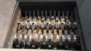 Как работает промышленный шредер #залипательно