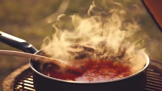 A Jeep reklámfilmjében szerepelt a Kamado Joe Junior. смотреть онлайн