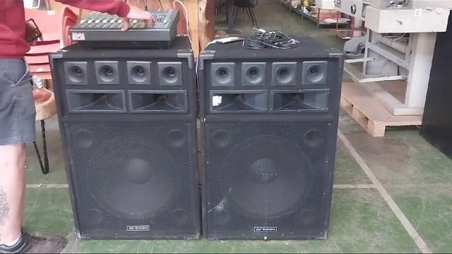 LOT 13 DIXON PROFESSIONAL WOOFER SPEAKERS WITH AMP смотреть онлайн