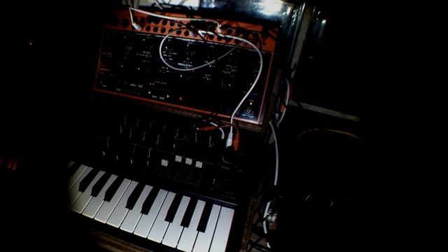 COVID lock-down Microbrute Crave patch (Abstract Chaos) смотреть онлайн