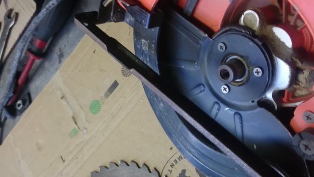 Заточка карандаша с помощью электропилы 1L1463 смотреть онлайн