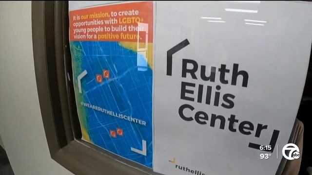 Loss of beloved Woodward Bar & Grill, oldest LGBTQ+ bar in Detroit, weighing heavy on community смотреть онлайн