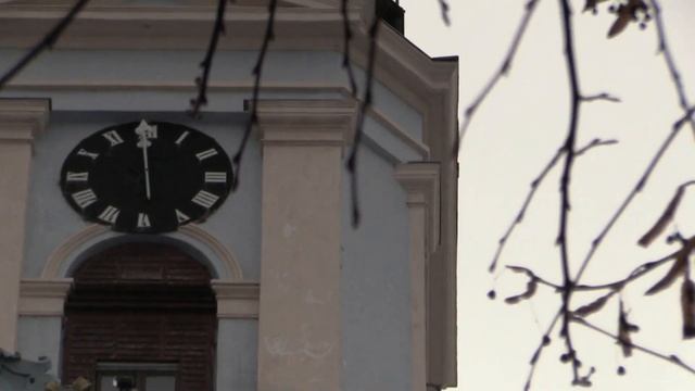 ЧЕРНОВЦЫ. РАТУША. ТРУБАЧ ИЗВЕЩАЕТ О НАСТУПЛЕНИИ ПОЛУДНЯ (Chernivtsi. Ukraine) смотреть онлайн