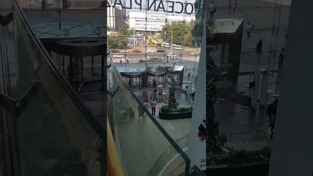 первый шопинг после карантина в ТЦ Киева ;) смотреть онлайн