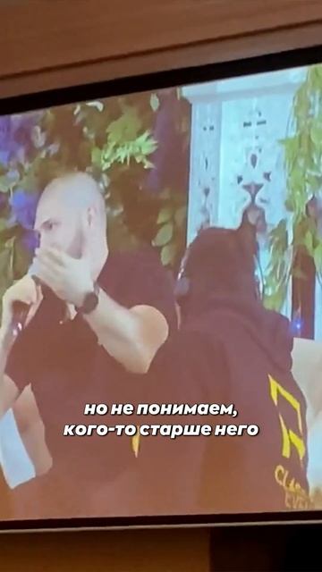 К Хабибу во время выступления неожиданно вышел маленький мальчик. смотреть онлайн