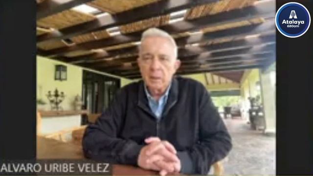 EL PERSONAJE DE LOS VIERNES INVITADO ALVARO URIBE 26 ABRIL 2024 смотреть онлайн