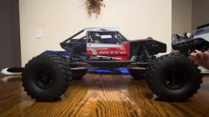 Axial Capra 1/10 scale 1.9 4X4 4WS RTR Rock Crawler unboxing and review!!