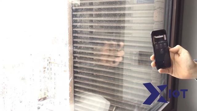 Управление электроприводом окна с выключателя и мобильного приложения Xiot в KNX инсталляции смотреть онлайн