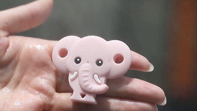 Baby Pacifier Elephant Cleaning, смотреть онлайн