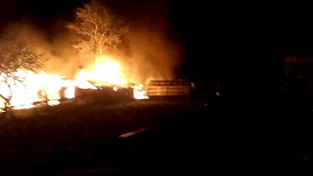 Пожар на Степном переулке в районе шахты Зиминка ( Прокопьевск ) Видео №2 смотреть онлайн