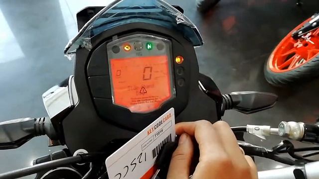 2k19 KTM DUKE 125 | Review | Walkaround | Exhaust Note