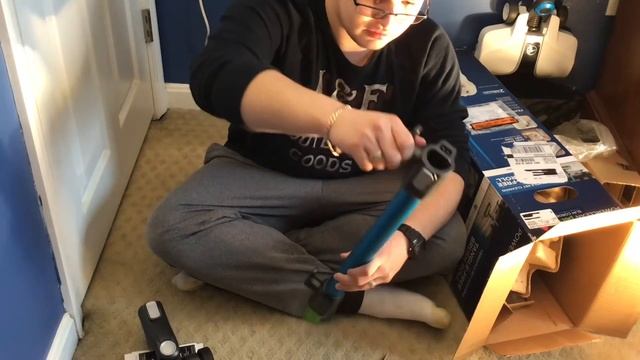 Bissell PowerClean Slim Pet (3339) Stick Vacuum Cleaner - Unboxing and First Look смотреть онлайн