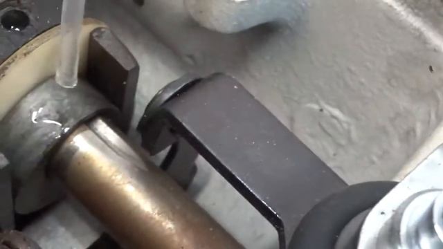 How to Oil Your Vintage SINGER Fashion Mate Sewing Machine смотреть онлайн