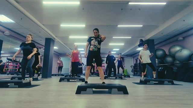 СТЕП АЭРОБИКА ЦЕЛАЯ ТРЕНИРОВКА / STEP AEROBICS смотреть онлайн