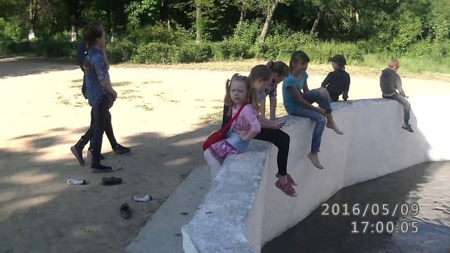 починили фонтан((( смотреть онлайн