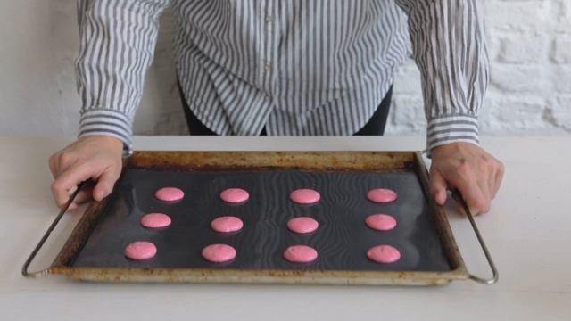 Pink macarons recipe - KitchenAid смотреть онлайн