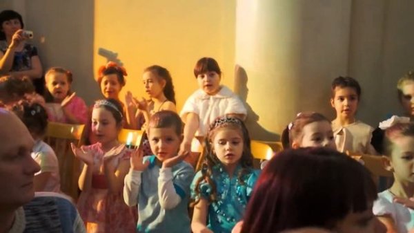 Слетаются к ёлочке ангелы   праздник 10 01 2016