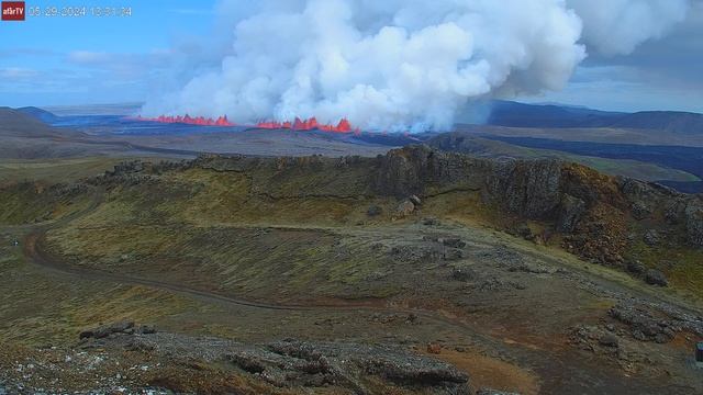 May 29, 2024: The first hour of the new eruption near Grindavik, Iceland. смотреть онлайн