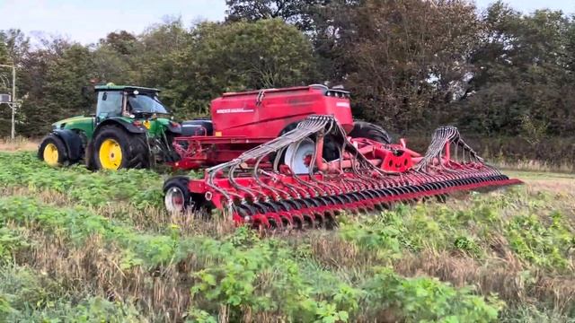Regenerative Farming. Horsch Avatar 12.25 SD JohnDeere 8530