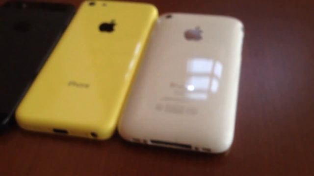 Hands-On With Yellow iPhone 5c смотреть онлайн