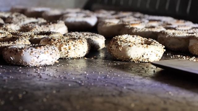 Canadian Style Bagel Sandwich! Oven Baked Bagel Sandwich / 캐나다 스타일 베이글 샌드위치 / Korean Bagel Shop смотреть онлайн