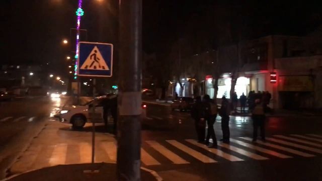 В Бердянске мужчина пытался заминировать банк смотреть онлайн