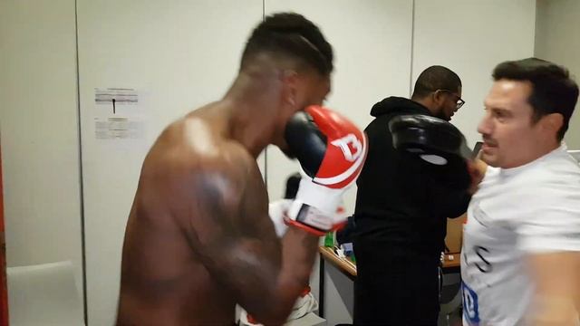 Luis Tavares New Enfusion Heavy Weight Warming up met 2Pac muziek смотреть онлайн