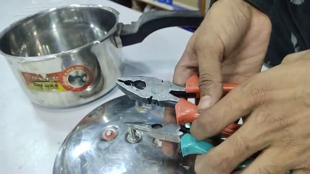 How to repair Prestige Deluxe Alpha Svachh cooker | Prestige cooker safty valve replace kese kre смотреть онлайн