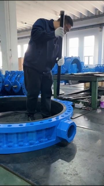 Workers are testing the valve for Coating Adhesion Test TWS VALVE смотреть онлайн