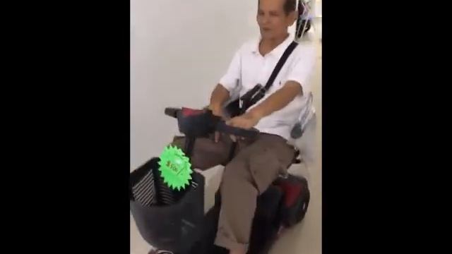 Refurbished Scout 3-Wheel Mobility Scooter - Bagus! смотреть онлайн