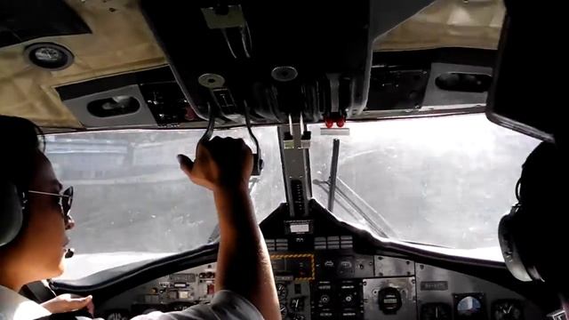 Lukla Landing from Tara Air Twin Otter 28/4/2014 смотреть онлайн